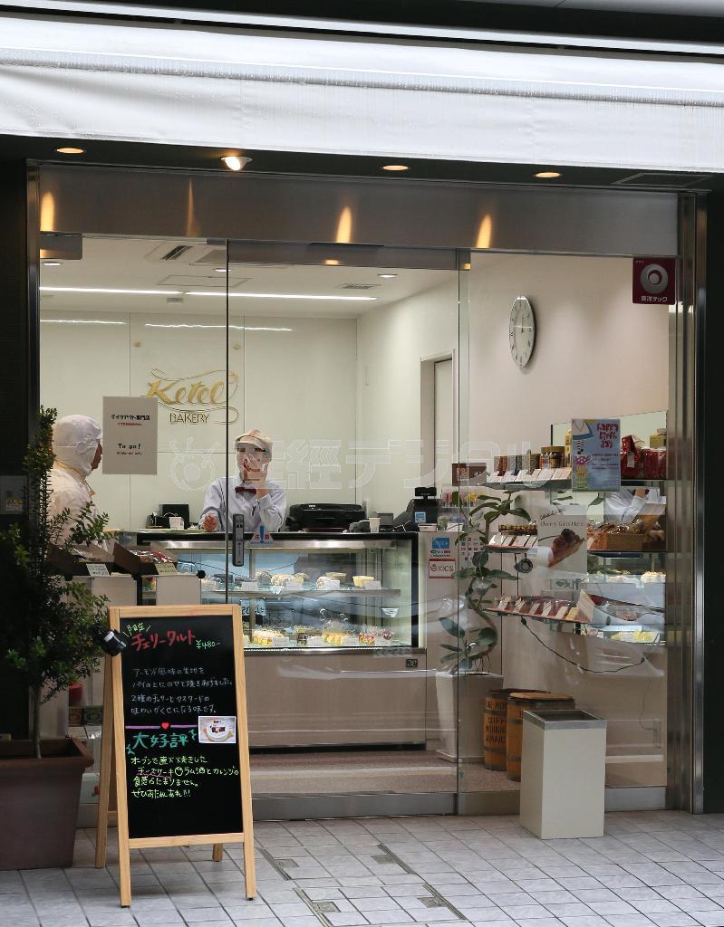 京都市の中心部、烏丸御池エリアの六角通沿いにあるお店は、イノダコーヒー本店からも近い＝２０１５年５月１２日、京都市中京区（志儀駒貴撮影）