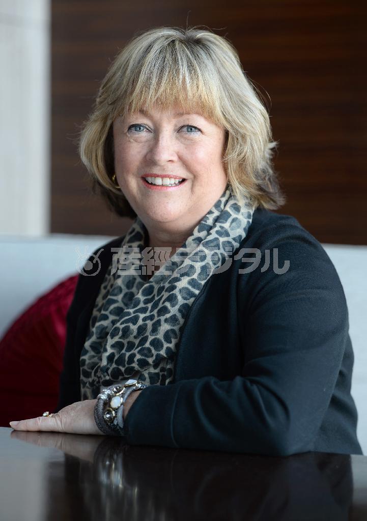 マンダリン・オリエンタル・ホテルグループの上級幹部を務めるサリー・デ・ソーザさん＝２０１５年４月２３日、東京都中央区（寺河内美奈撮影）