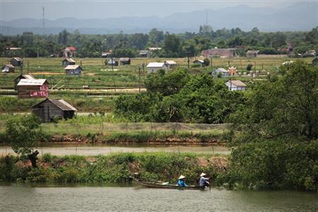 ベンハイ川流域の田畑が広がるのどかなこの風景も、今から４０年前は、空爆の雨が降っていた＝２０１５年５月１７日、ベトナム（佐藤良一さん撮影）