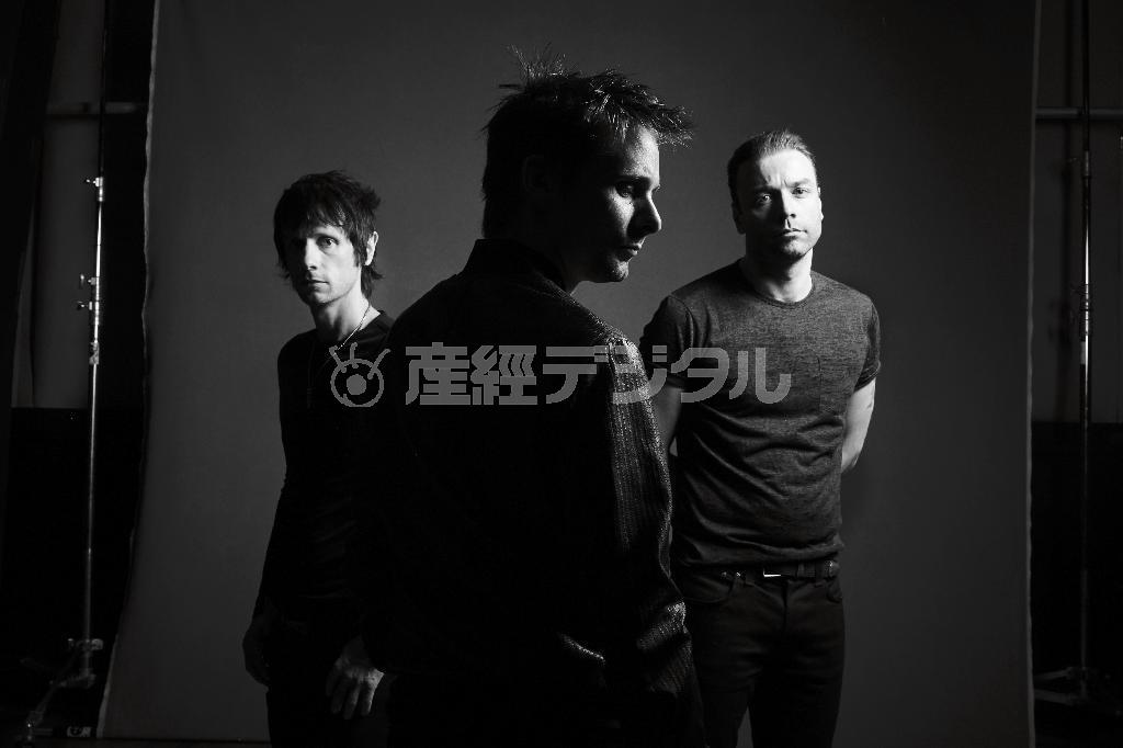 英デヴォン州出身の３ピースバンド、ミューズ。（写真左から）ドミニク・ハワード（Ｄ）、マシュー・ベラミー（Ｖｏ，Ｋｅｙ，Ｇ）、クリス・ウォルステンホルム（Ｂ）＝２０１５年２月２６日（ＤＡＮＮＹ＿ＣＬＩＮＣＨさん撮影、提供写真）