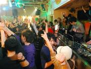 改正風営法の成立で、クラブは一定以上の明るさがあれば２４時間営業が可能になる（共同）