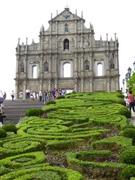 マカオを代表する世界遺産の聖ポール天主堂跡。フランシスコ・ザビエルの像なども刻まれている＝２０１５年６月２日、中国（巽尚之撮影）