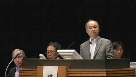 株主総会で経営方針を説明する孫正義ソフトバンク社長（同社公式サイトの動画配信より）