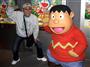 死去した、たてかべ和也さんと「ドラえもん」のジャイアン＝2004年3月30日撮影