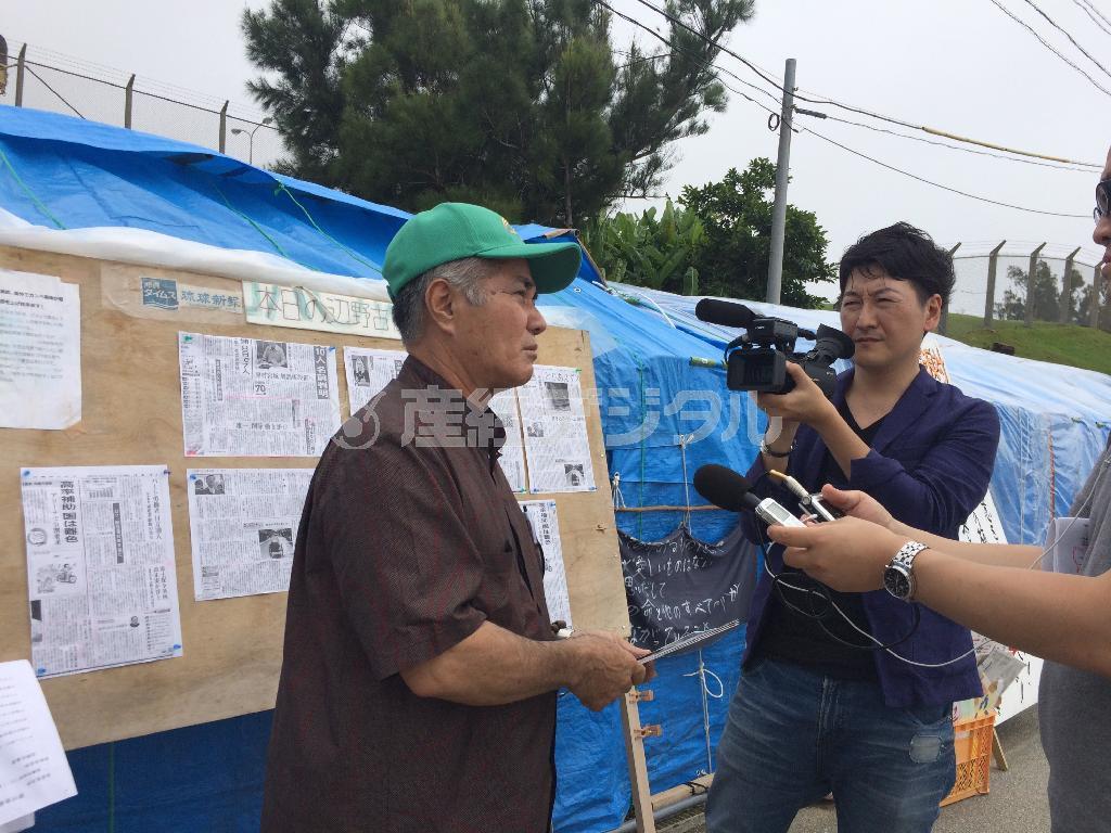 ジャーナリスト、堀潤（ほり・じゅん）氏が沖縄を徹底取材＝２０１５年６月７日、沖縄県名護市・辺野古（Ｊ－ＷＡＶＥ提供）