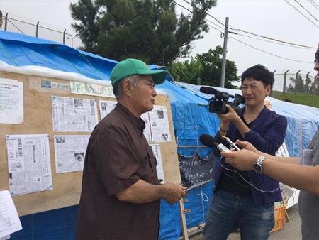 ジャーナリスト、堀潤（ほり・じゅん）氏が沖縄を徹底取材＝２０１５年６月７日、沖縄県名護市・辺野古（Ｊ－ＷＡＶＥ提供）