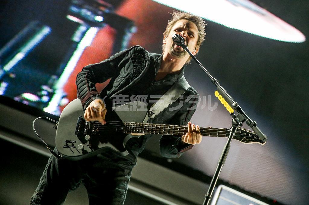 英ロックバンド「ミューズ」のフロントマン、マシュー・ベラミーさん＝２０１５年５月１７日、米カリフォルニア州アーバイン（ＡＰ）