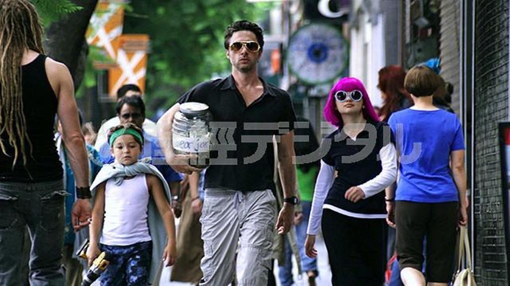 映画「ＷＩＳＨ＿Ｉ＿ＷＡＳ＿ＨＥＲＥ＿僕らのいる場所」（ザック・ブラフ簡監督）。公開中（ポイントセット提供）。（Ｃ）２０１４，ＷＩＷＨ＿Ｐｒｏｄｃｕｔｉｏｎｓ，ＬＬＣ＿ａｎｄ＿Ｗｏｒｌｄｖｉｅｗ＿Ｅｎｔｅｒｔａｉｎｍｅｎｔ＿Ｃａｐｉｔａｌ＿ＬＬＣ＿Ａｌｌ＿ｒｉｇｈｔｓ＿ｒｅｓｅｒｖｅｄ．