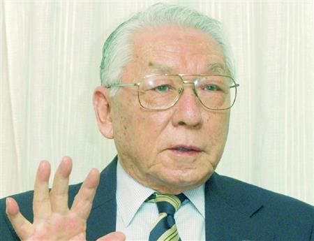 日本サッカー協会会長を務めていた長沼健（ながぬま・けん）氏（２００８年死去）＝２００４年４月２７日（共同）