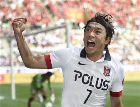 前半、先制ゴールを決め喜ぶ浦和の梅崎司＝２０１５年６月２０日、兵庫県神戸市兵庫区のノエビアスタジアム神戸（共同）