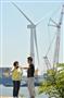 福島県いわき市にある巨大な風車。風力発電の導入が加速している