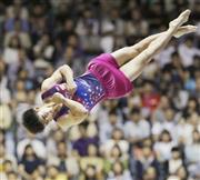 優勝した白井健三の床運動＝２０１５年６月２１日、東京都渋谷区・国立代々木競技場（共同）