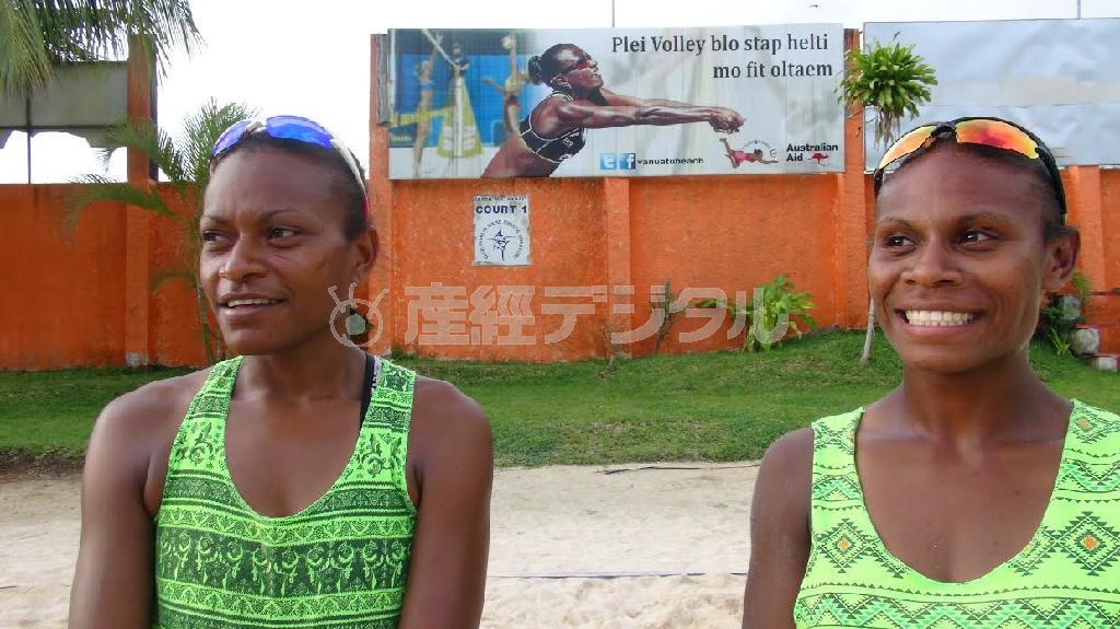 左がミラー・パタ選手、右がリンリン・マツアウツ選手です＝２０１５年、バヌアツ（相川梨絵さん撮影）