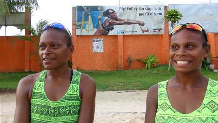 左がミラー・パタ選手、右がリンリン・マツアウツ選手です＝２０１５年、バヌアツ（相川梨絵さん撮影）