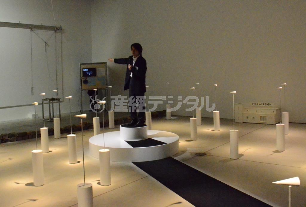 ユークリッド（佐藤雅彦＋桐山孝司）「統治の丘」２０１５年（体験型作品）＝２０１５年６月１８日、東京都港区（原圭介撮影）