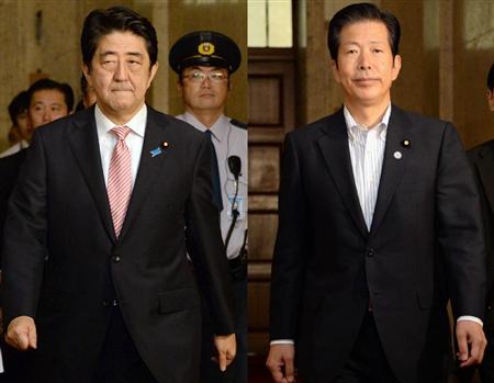 与党党首会談に向かう安倍首相と山口氏