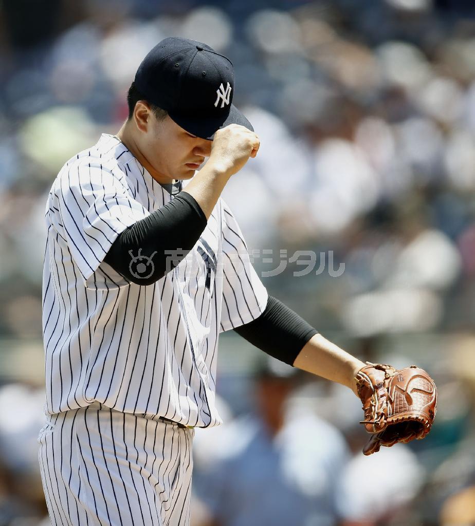 一回、ビクター・マルティネスに先制２ランを浴びたヤンキース・田中将大（まさひろ）＝２０１５年６月２１日、米ニューヨーク（共同）