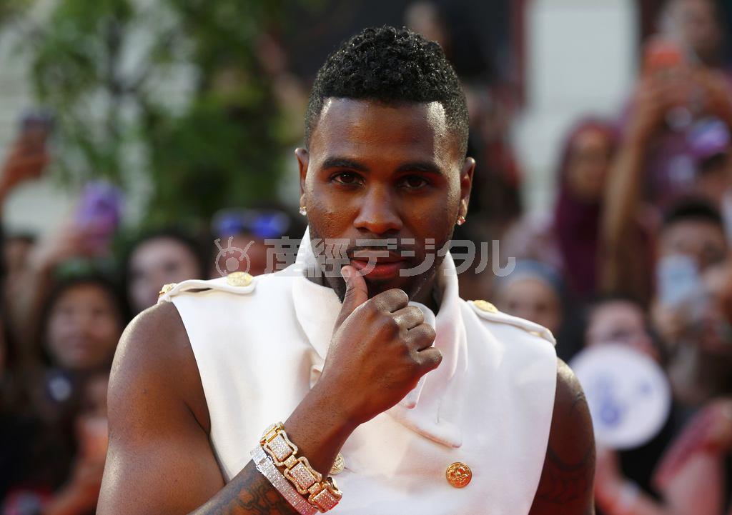 米歌手、ジェイソン・デルーロさん＝２０１５年６月２２日、カナダ・オンタリオ州トロント（ロイター）