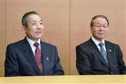 ＪＡ全中会長選に立候補し、所信表明をするＪＡ三重中央会の奥野長衛会長（右）と、ＪＡ和歌山中央会の中家徹会長＝２３日、東京都千代田区のJAビル