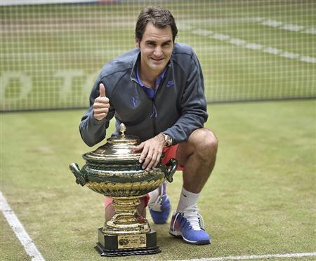 芝のゲリー・ウェバー・オープンはロジャー・フェデラーが制した＝２０１５年６月２１日、ドイツ・ノルトライン＝ヴェストファーレン州ハレ（ＡＰ）