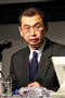 エアバック問題で会見、記者の質問に答えるタカタの高田重久会長兼社長＝２５日、東京都港区（早坂洋祐撮影）