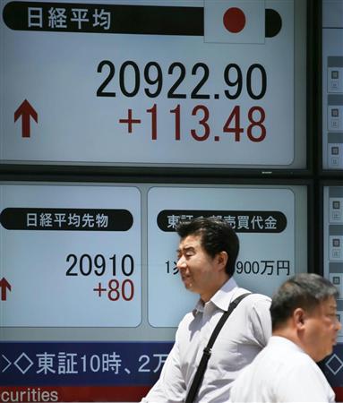 約１８年半ぶりの高値となった日経平均株価を示すボード＝２４日午前、東京・日本橋兜町