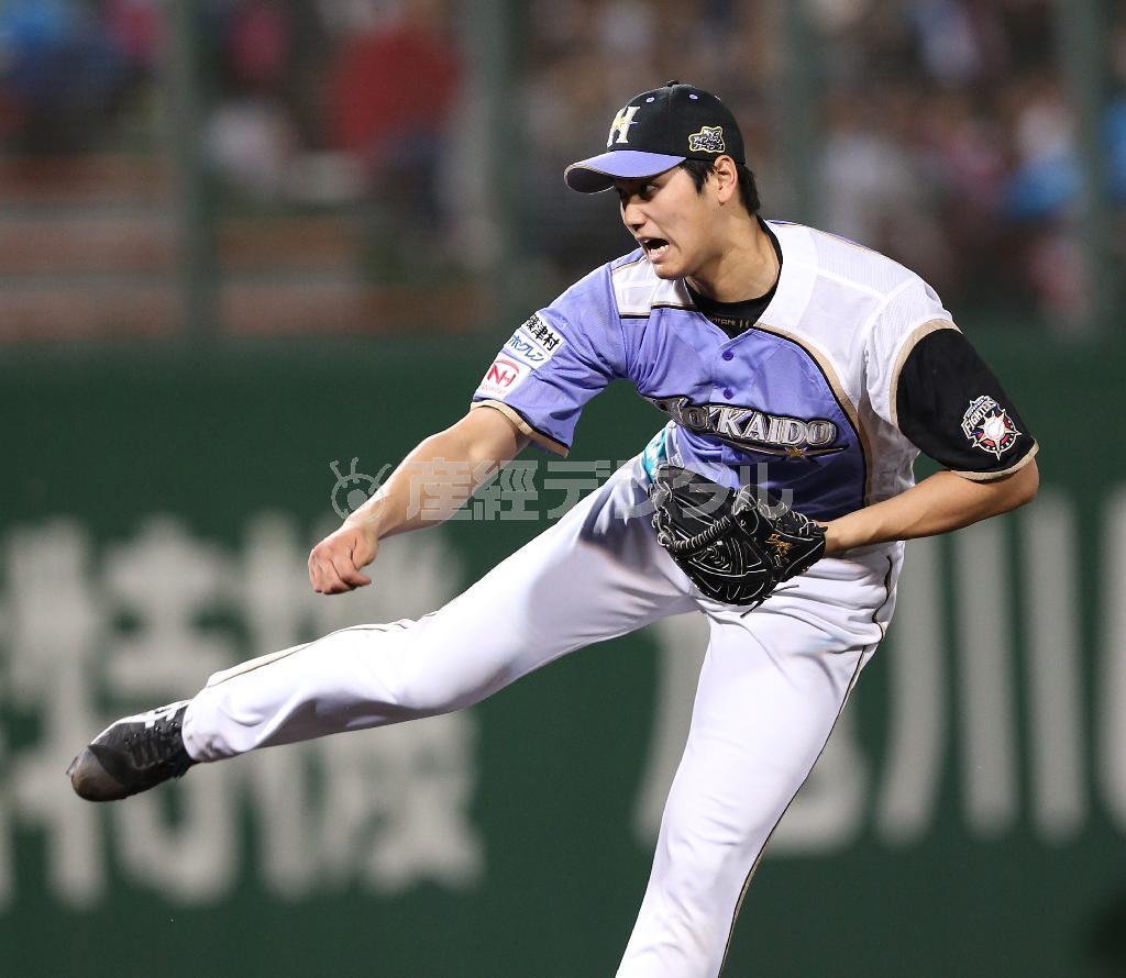 完封で両リーグ単独トップの９勝目を挙げた日本ハム・大谷翔平＝２０１５年６月２４日、北海道旭川市・旭川スタルヒン球場（高橋茂夫撮影）