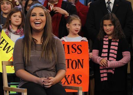 サラ・ペイリン元アラスカ州知事の長女、ブリストルさん（手前左）＝２０１５年５月１９日、米ニューヨーク（ロイター）