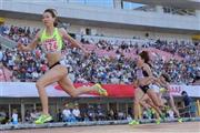 女子２００メートル決勝で５連覇を達成した福島千里（左）＝２０１５年６月２７日午後、新潟県新潟市中央区のデンカビッグスワンスタジアム（大橋純人撮影）