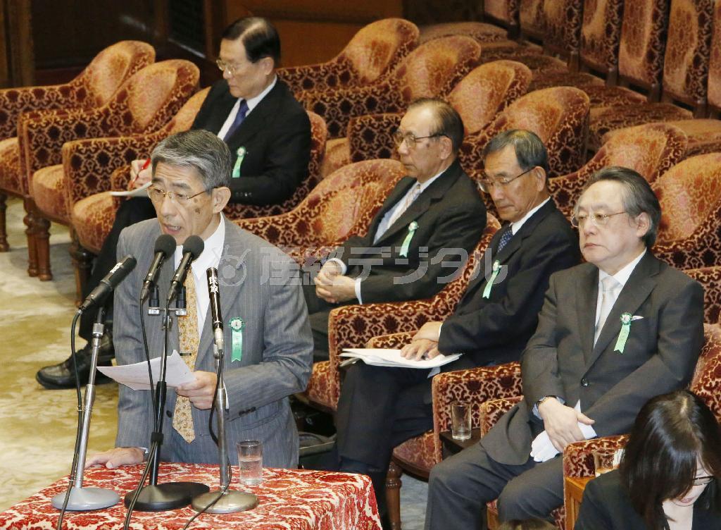 衆院平和安全法制特別委で意見を述べる宮崎礼壹・元内閣法制局長官。「集団的自衛権の行使容認は限定的と称するものも含め、従来の政府見解とは相いれない」と主張した＝２０１５年６月２２日、国会（共同）