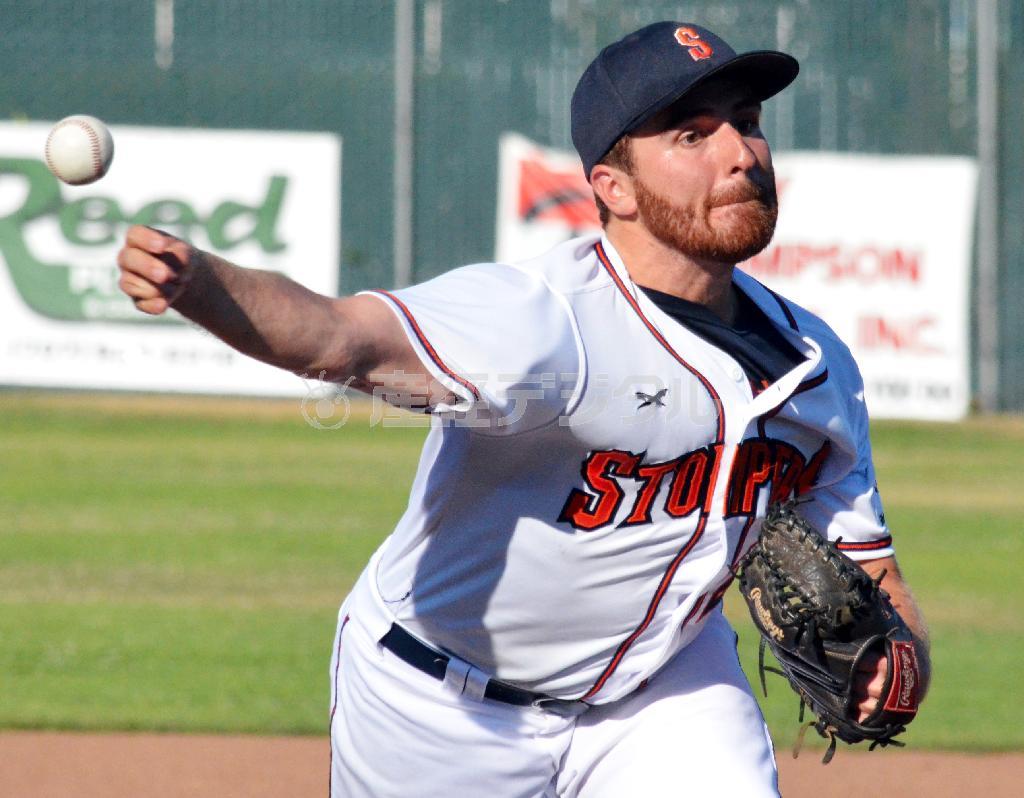 米プロ野球の独立リーグに所属するソノマ・ストンパーズのショーン・コンロイ投手＝２０１５年６月２５日、米カリフォルニア州ソノマ郡（ＡＰ）