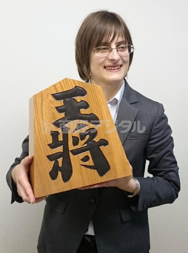 将棋の女流プロ棋士養成機関「研修会」に在籍するカロリーナ・ステチェンスカさん＝２０１５年６月２８日午後、東京都渋谷区の将棋会館（共同）