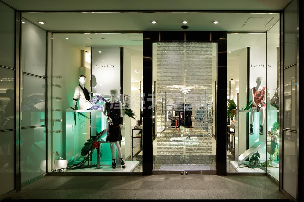 東京・代官山にあるブティック＿アシダ＿本店は、ジュン＿アシダとタエ＿アシダの３ブランドを扱う＝２０１５年６月１５日、東京都渋谷区（提供写真）