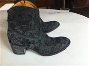 インターネットのサイトでやむなく売りに出したウエスタンブーツ（クレモンティーヌさん提供）