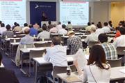 東京都内で開かれた不動産投資セミナー＝２０１５年６月（共同）