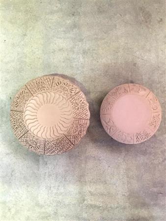 古伊万里の風情と価値を感じる素焼き型（提供写真）