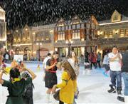 バンコクにオープンした東南アジア初の本格的な雪のテーマパーク「スノータウン」（岩田智雄撮影）