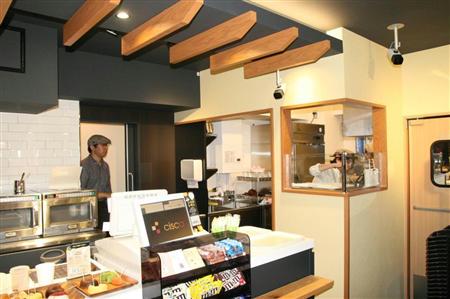 昼はカフェ、夕方からはちょい飲みが楽しめるミニストップの新業態店「ｃｉｓｃａ（シスカ）」＝３日、東京・日本橋