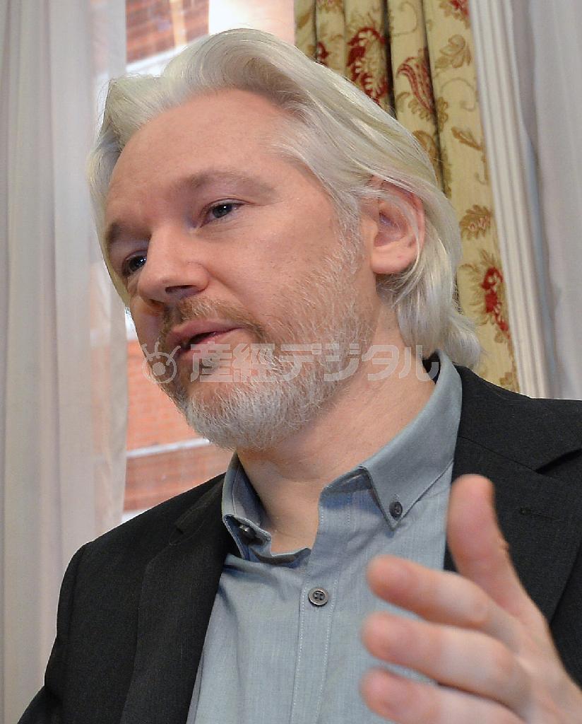告発サイト「ウィキリークス」を創設したジュリアン・アサンジュ氏＝２０１４年８月１８日、英国・首都ロンドン（ＡＰ）