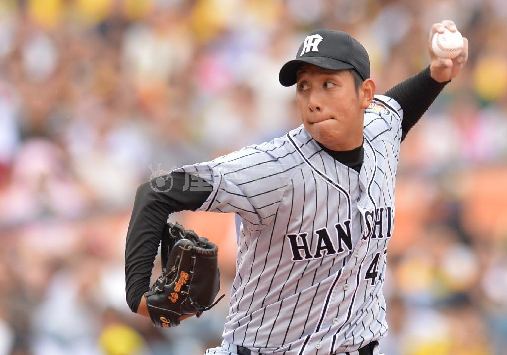 プロ津勝利を挙げた阪神・山本翔也（しょうや）＝２０１５年７月４日、神奈川県横浜市中区の横浜スタジアム（納冨康撮影）