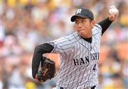 プロ津勝利を挙げた阪神・山本翔也（しょうや）＝２０１５年７月４日、神奈川県横浜市中区の横浜スタジアム（納冨康撮影）