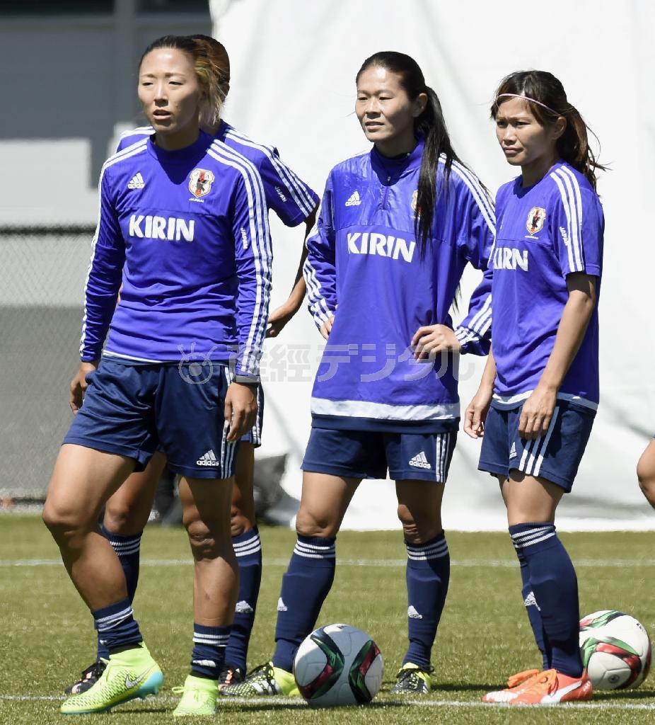 決勝の米国戦に向け調整する（左から）大儀見優季（おおぎみ・ゆうき）、澤穂希（ほまれ）、川澄奈穂美（なほみ）＝２０１５年７月３日、カナダ・ブリティッシュコロンビア州バンクーバー（共同）