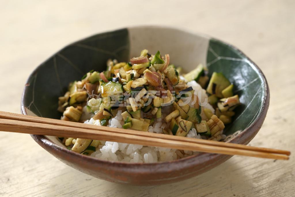 みょうがごはん（４５０円）は女将の吉田裕子さんが父から受け継いだ料理。ミョウガの爽やかな味は蒸し暑い京の夏に涼を運ぶ＝２０１５年６月２５日、京都市中京区（志儀駒貴撮影）