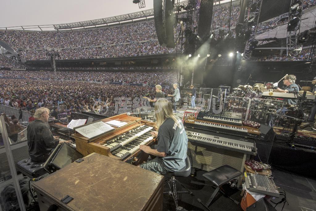 米ロックバンド「グレイトフル・デッド」＝２０１５年７月３日、米イリノイ州シカゴ（ＡＰ）