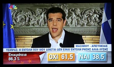 ５日、テレビ演説するギリシャのチプラス首相（ロイター＝共同）