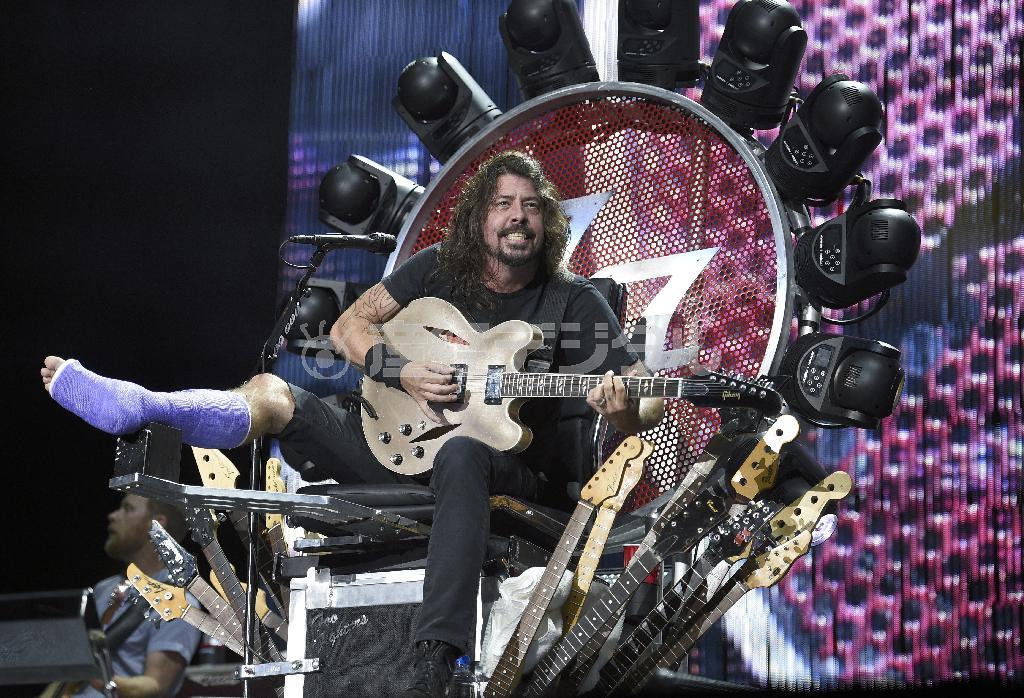 米ロックバンド「フー・ファイターズ」のボーカル、デイブ・グロールさん＝２０１５年７月４日、米国・首都ワシントン（ＡＰ）