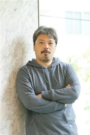 変幻自在の作風をみせる乾緑郎（いぬい・ろくろう）さん。「違うジャンルの小説を書くといい切り替えになる。根本的に自分が楽しくないと、書けませんよね」＝２０１５年５月１２日（塩塚夢撮影）