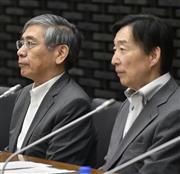 日銀の支店長会議に臨む黒田総裁（左）と岩田副総裁＝６日午前、日銀本店