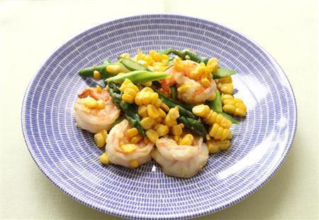 エビとトウモロコシのスパイシー炒め。※１６８ｋｃａｌ、塩分１．２グラム（１人分）