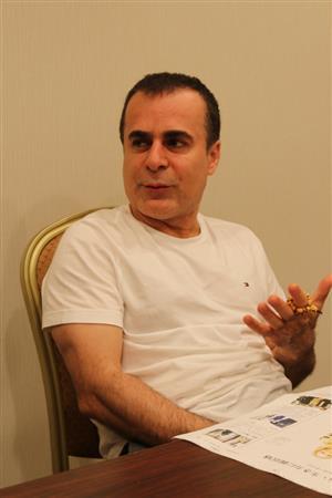 １０年ぶりに来日したバフマン・ゴバディ監督は「年老いた女性を演じるモニカ・ベルッチの新境地を見てほしい」と語った＝２０１５年６月４日、東京都渋谷区（高橋天地撮影）